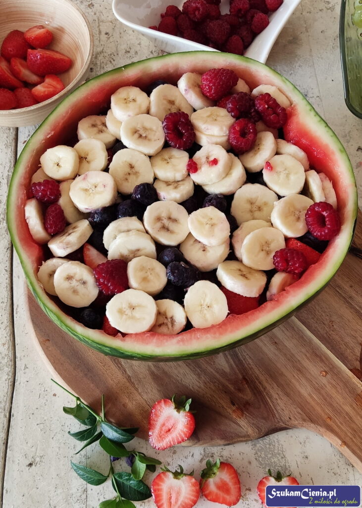 arbuz z owocami