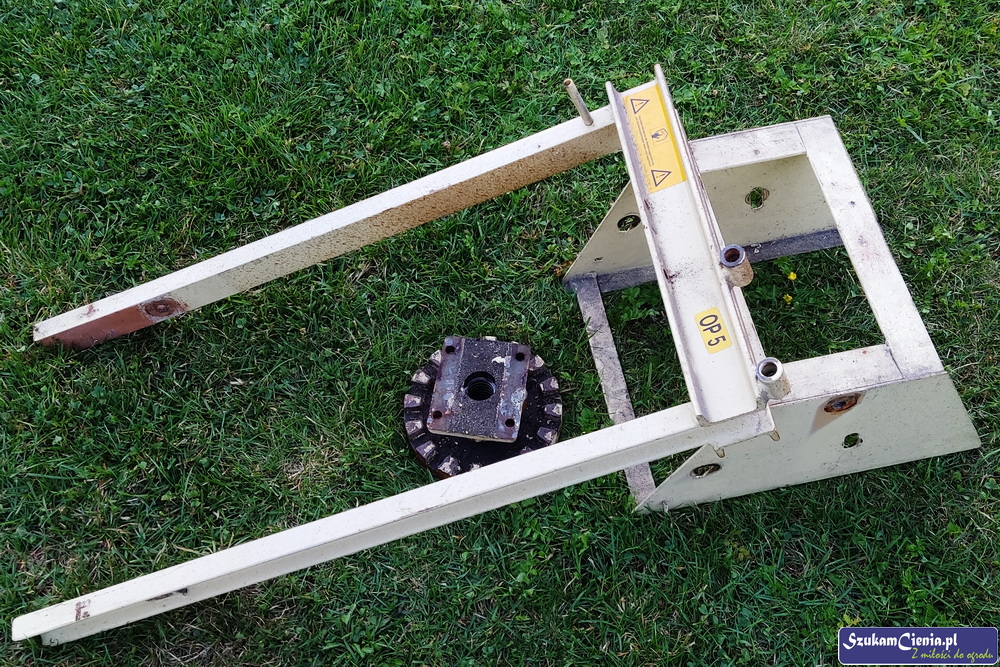 rozkręcona prasa do soków