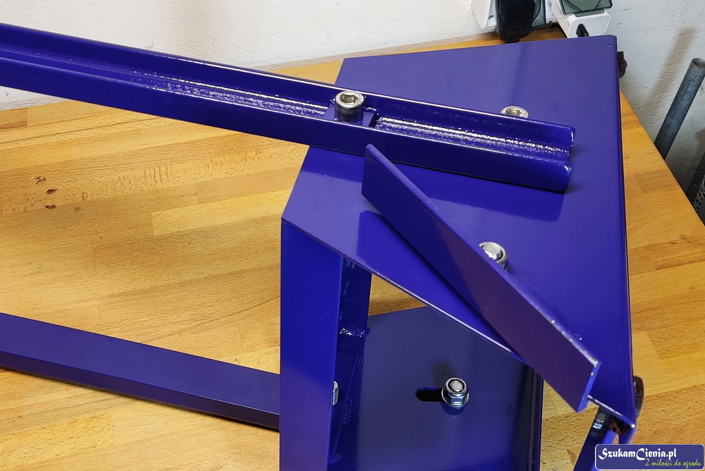 skręcanie konstrukcji prasy