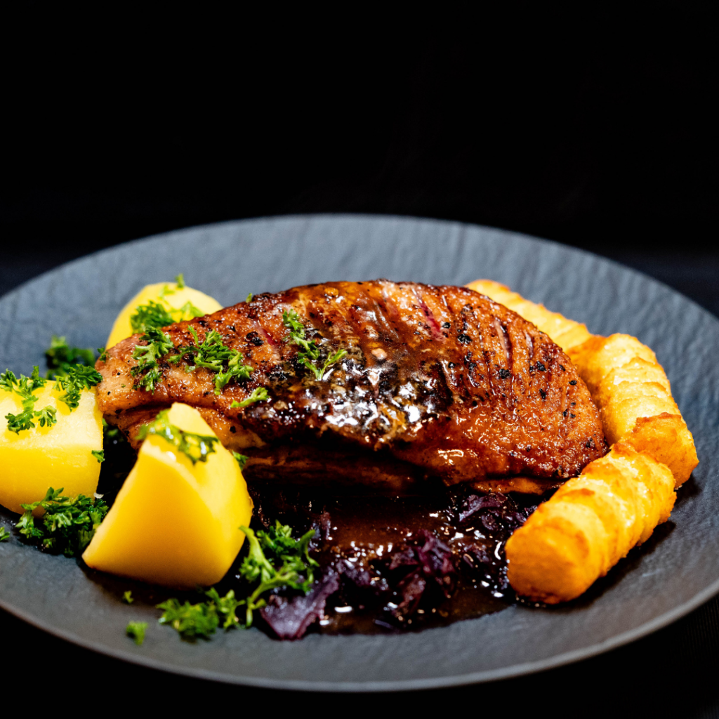 kaczka z żurawiną i ziemniaczkami