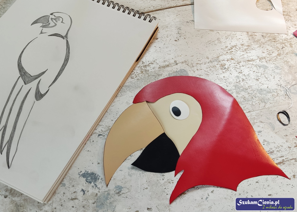 wycięte części papugi