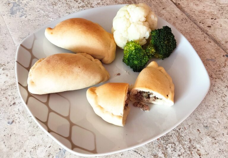 Pyszne drożdżowe pierogi z mięsem