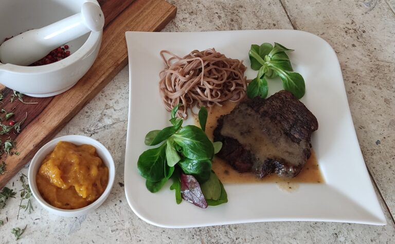 Karczek z salsą mango