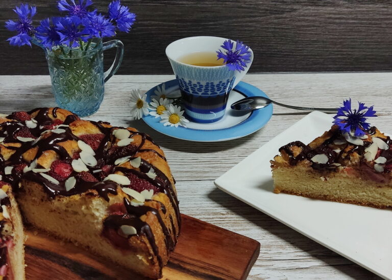 Ciasto drożdżowe z truskawkami