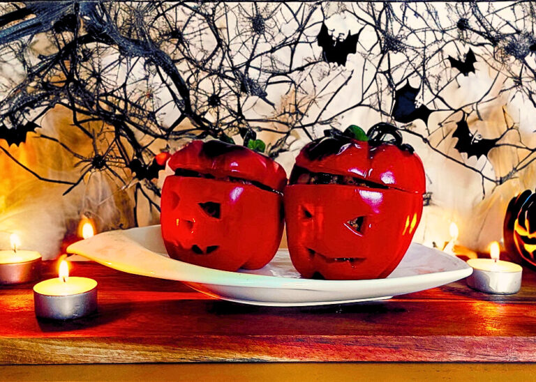 Strasznie smaczne: Halloweenowe nadziewane papryki.