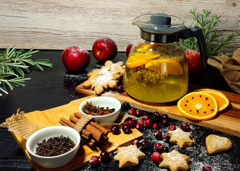 Rozgrzewający urok zimowych herbat: Odkryj najlepsze przepisy i zmysłowe smaki!