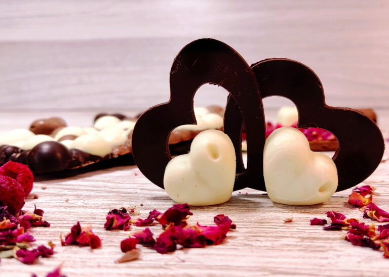 Sztuka temperowania czekolady: Jak zrobić idealne czekoladki na Walentynki?