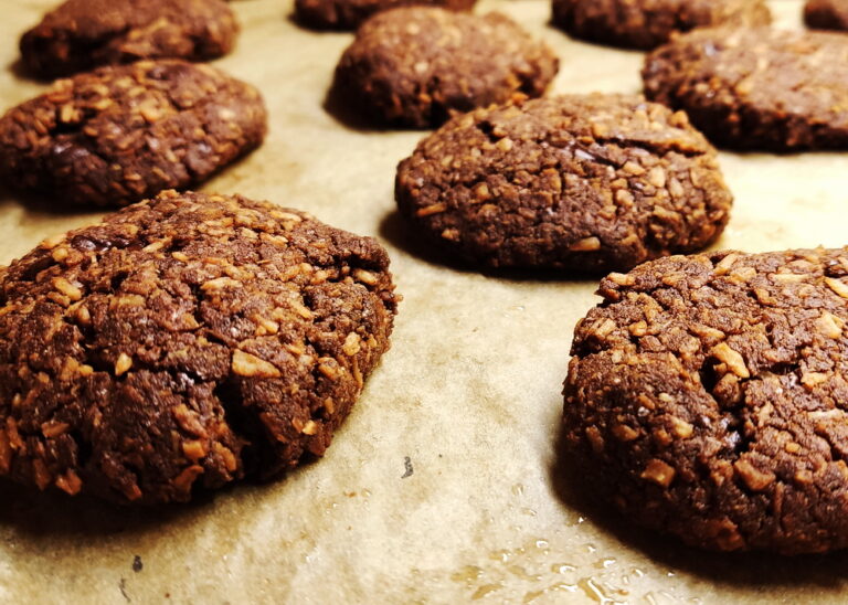 Sprawdź mój prosty przepis na ciasteczka kokosowe – Bezglutenowe, wegańskie i pełne smaku!