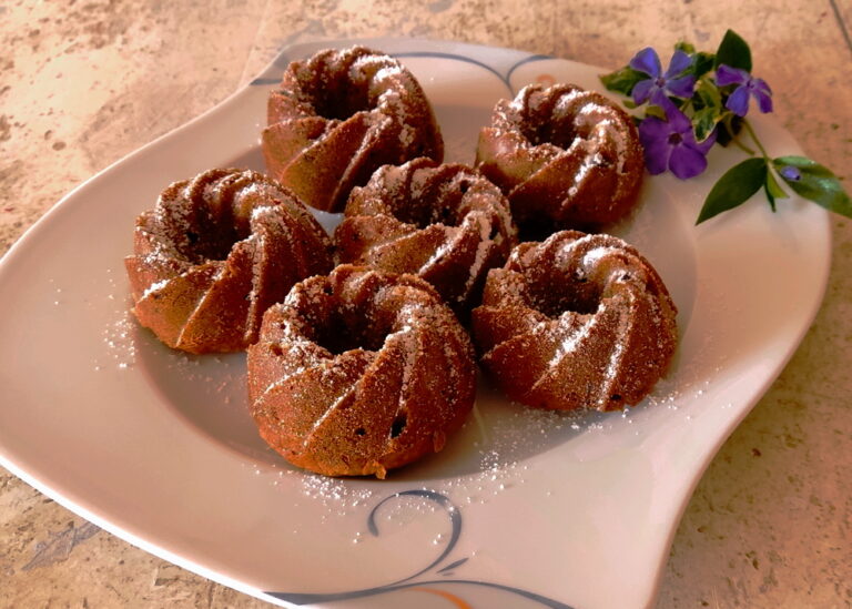 Wegańskie muffiny bananowe z czekoladą. Sprawdź jak szybko możesz je przygotować !