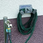 kran ogrodowy z wieszakiem na węża ogrodowego