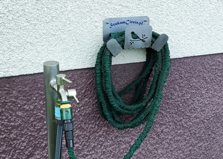 kran ogrodowy z wieszakiem na węża ogrodowego